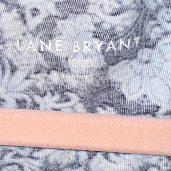 Lane Bryant Blue Flowered Short Sleeve Shirt Size 18/20 - Picture 3 of 6